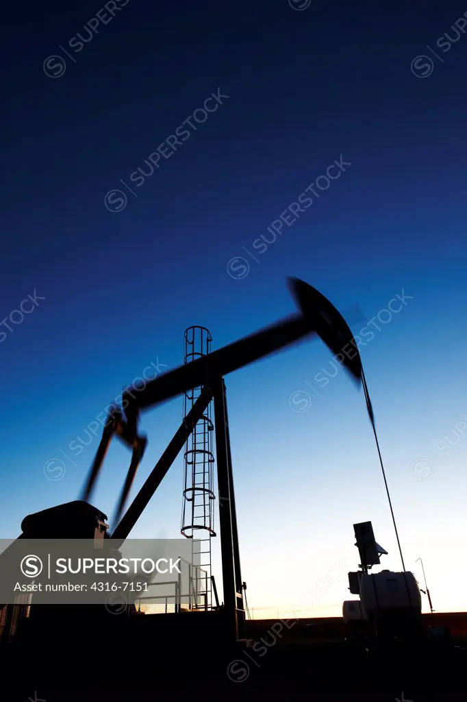USA, Colorado, Oil well pumpjack (pump jack), Oil well developed with hydraulic fracturing, also known as hydrofracking or fracking