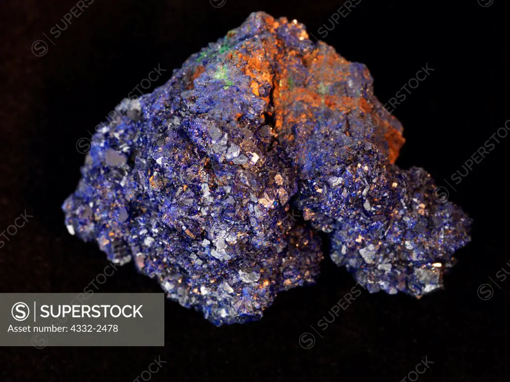 Azurite crystals, Tongshankou Mine, Daye City, Hubei province, China.  40mmx30mmx20mm