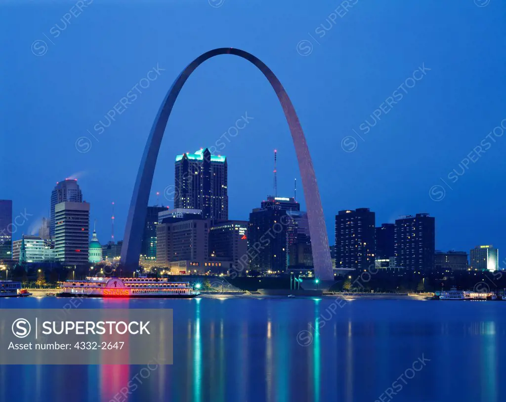 Jefferson National Expansion Memorial Gateway Arch and the city of St. Louis, Missouri across the Mississippi river from East St. Louis, Illinois.