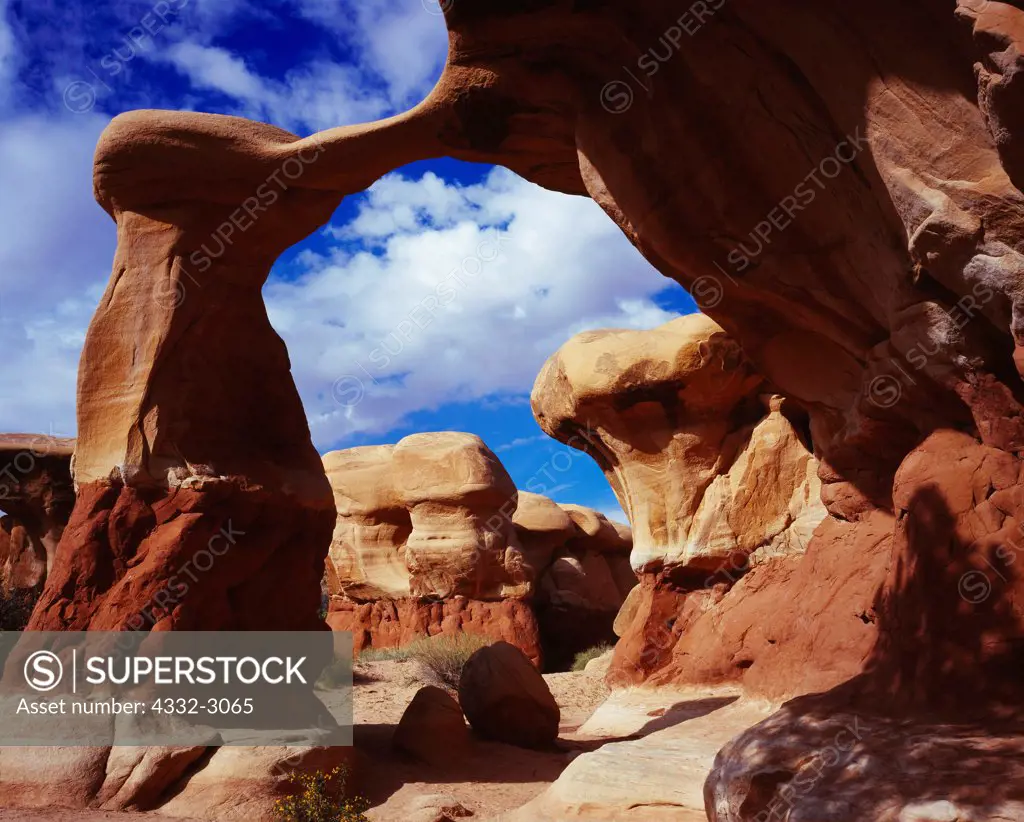 Metate Arch, exquisitely carved Entrada Sandstone, Devils Garden, Grand Staircase-Escalante National Monument, Utah.