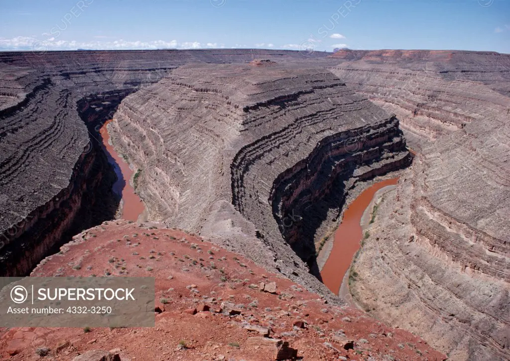 The Great Goosenecks of the San Juan River, entrenched meanders carving narrow ridges of fossiliferous limestone and shale of the sloping Pennsylvanian Honaker Trail Formation and the cliff-forming Pennsylvanian Paradox Formation, Goosenecks State Park, Utah.