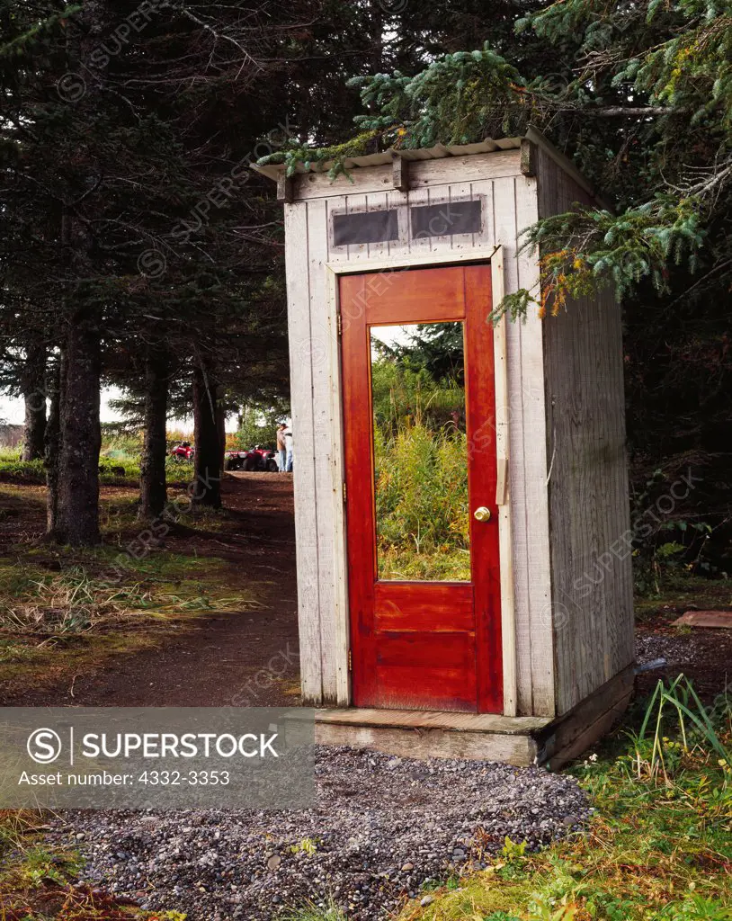 USA, Alaska, Lake Clark National Park, Silver Salmon Creek, Unique outhouse with one-way mirror for occupants to watch for marauding brown bears at campsite