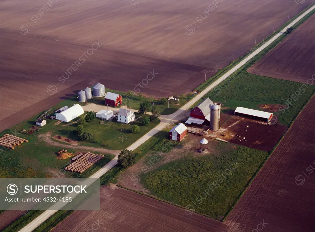 Aerial view of well manicured farm in the vicinity of Kankakee, northeastern Illinois.