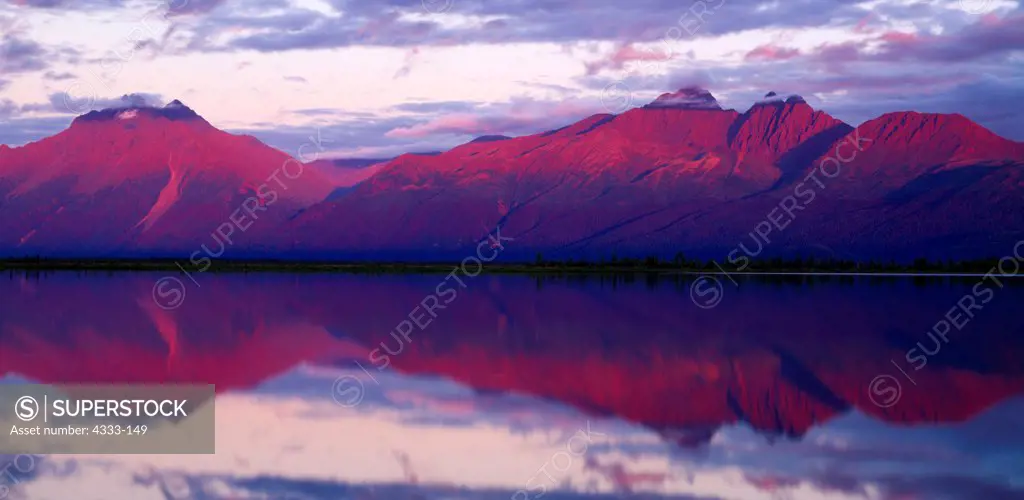 USA, Alaska, Matanuska Valley, Palmer Hay Flats, Pioneer Peak, Goat Mountain and Twin Peaks of Chugach Mountains reflected in Reedy Lake