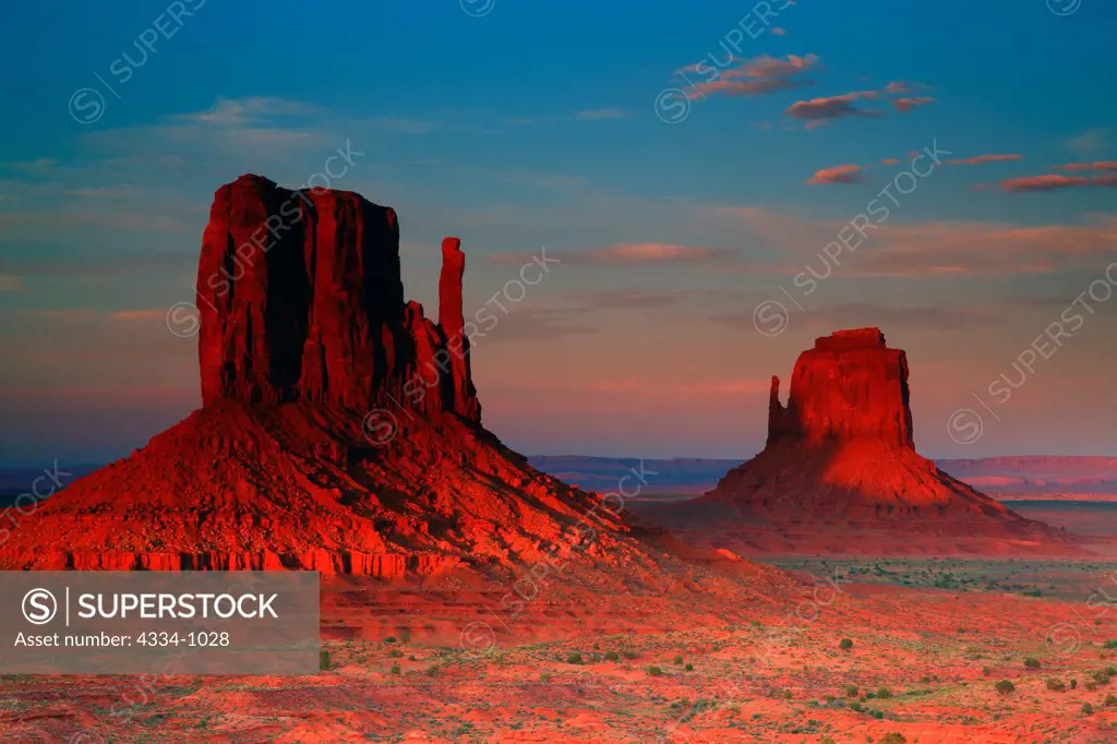 USA, Arizona, Monument Valley, Sunset on The Mittens