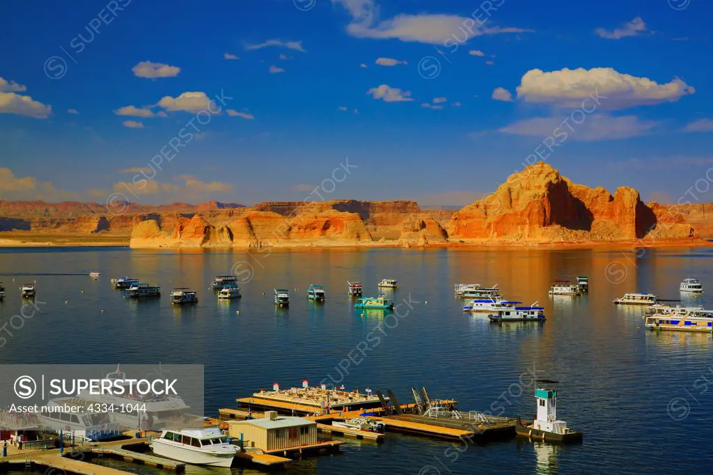 USA, Arizona, Lake Powell, Boats and Wahweap Marina