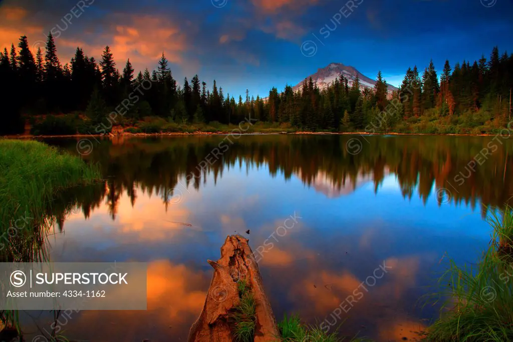 USA, Oregon, Sunset over Mt Hood and Mirror Lake at Mt Hood National Forest