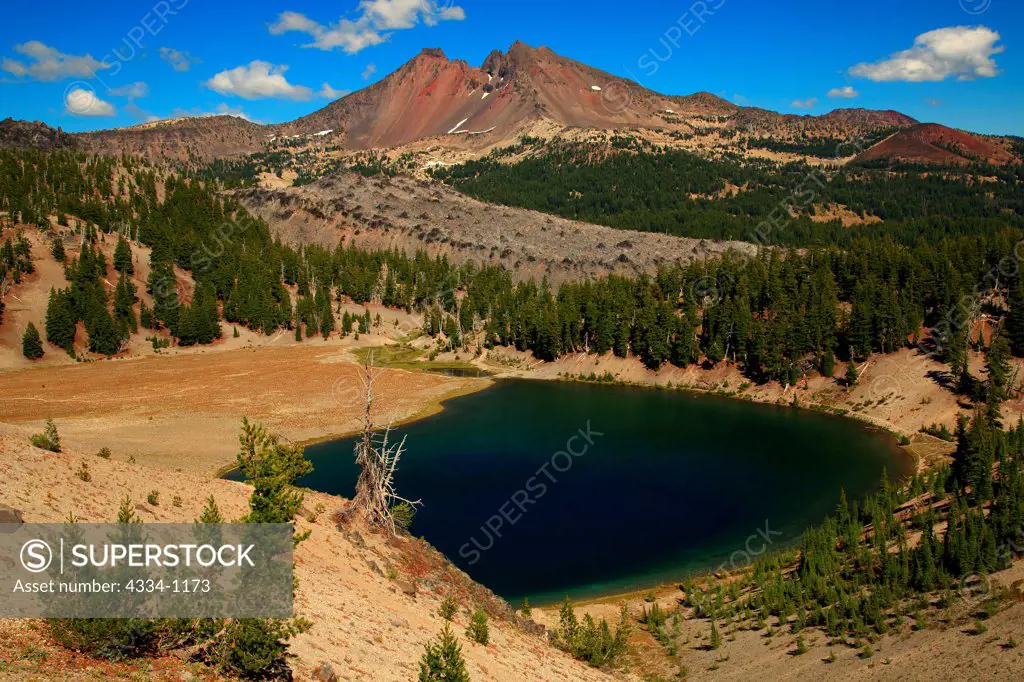 USA, Oregon, Elevated view of Broken Top Mountain and Marain Lake in Three Sisters Wilderness Area Oregon