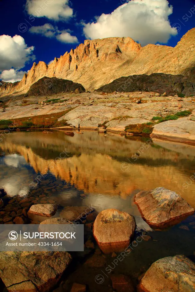 USA, Wyoming, Fremont Peak reflected in Tarn in Titcomb Lakes Basin in Bridger Wilderness of Bridger-Teton National Forest in Wind Rivers Range