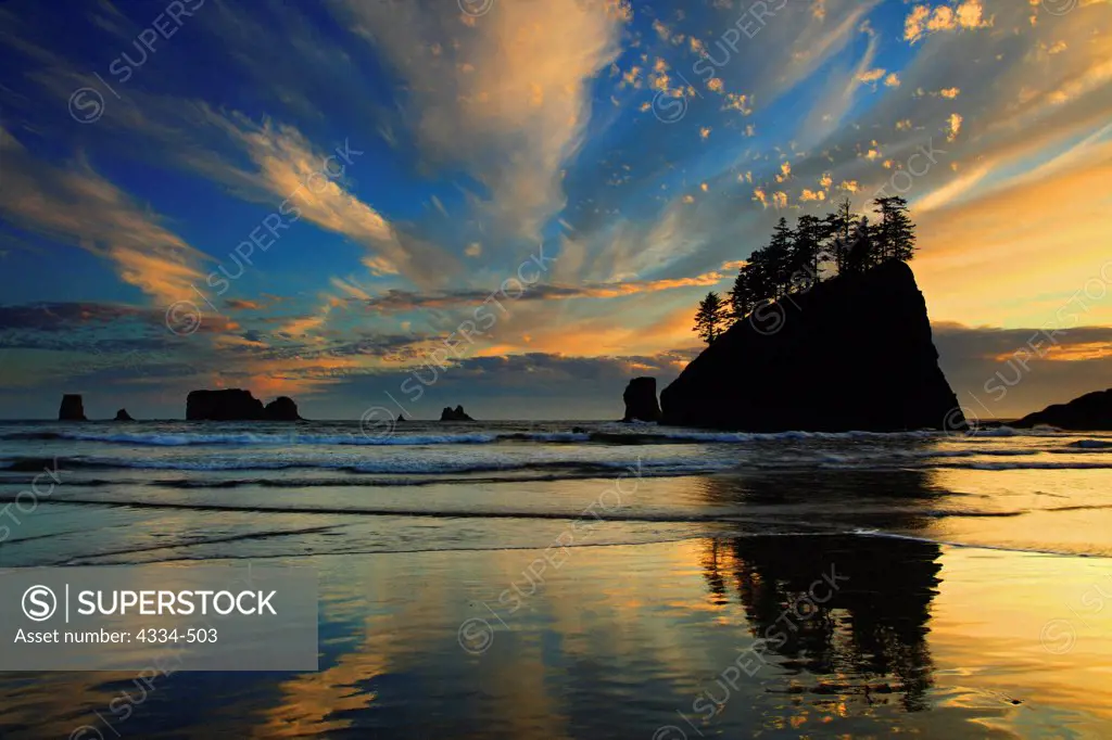 Sunset at Second Beach, with Seastacks, Olympic National Park, Washington.