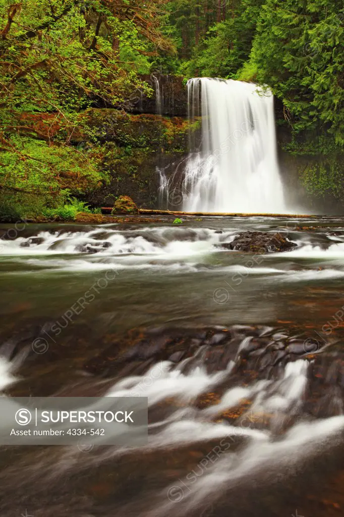 Upper North Falls in Silver Falls State Park, Oregon.