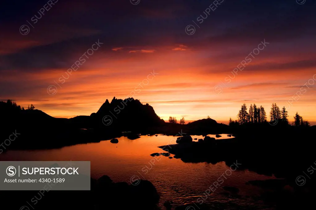 Sunrise in the Upper Enchantments