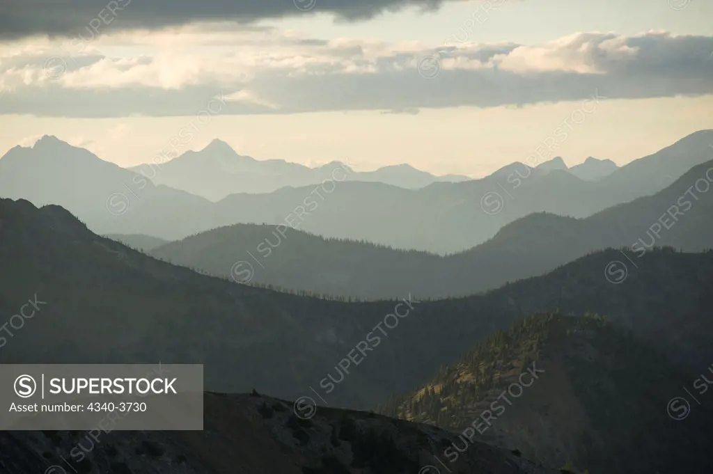 USA, Washington State, North Cascades National Park, Pasayten Wilderness, Pacific Crest Trail, Okanogan-Wenatchee National Forest, Hart's Pass, Landscape summit views from Slate Peak at dusk