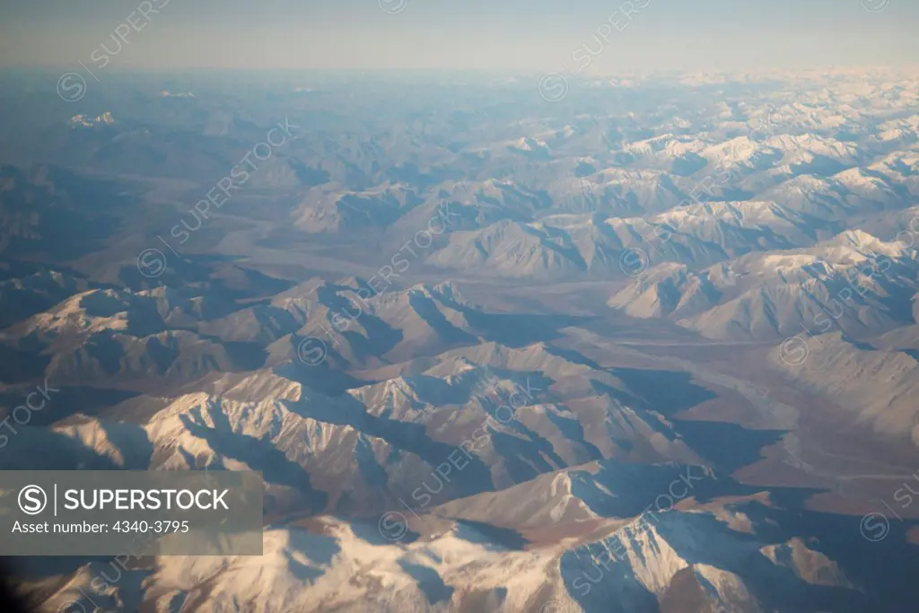 USA, Alaska, Arctic Circle, Landscape view of snow-covered Brooks Range