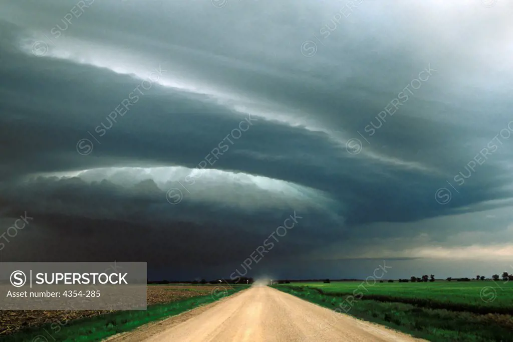 An Awesome Mesocyclone Churns Across the Kansas Sky