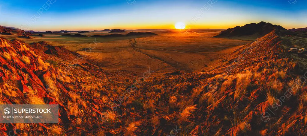 Namibia, Namib-Naukluft National Park, Soussusvlei at sunset