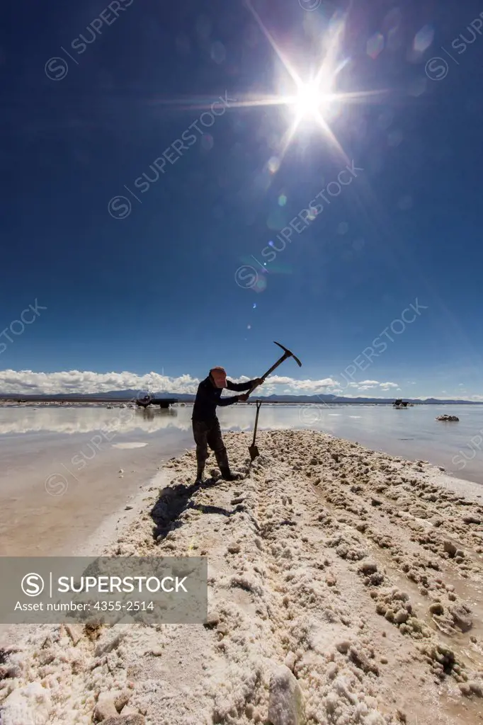 Bolivia, Salar de Uyuni, Man collecting salt