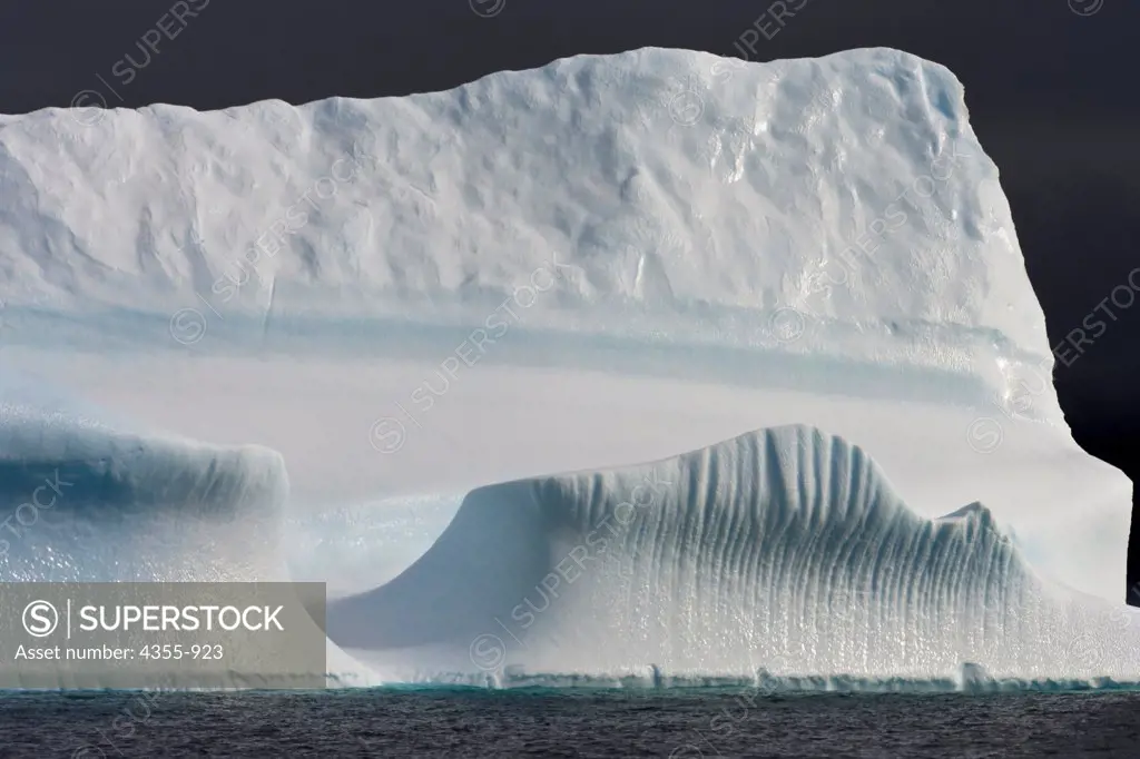 Large Tabular Iceberg in the Scotia Sea With an Inverted Arch