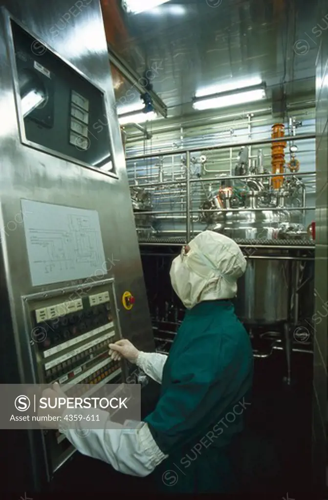 Production of penicillin in an aseptic production hall