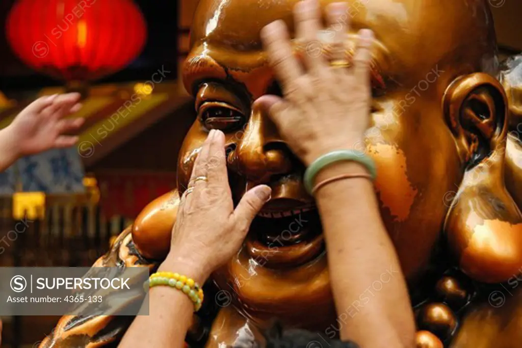 Rubbing Buddha Staute in Singapore