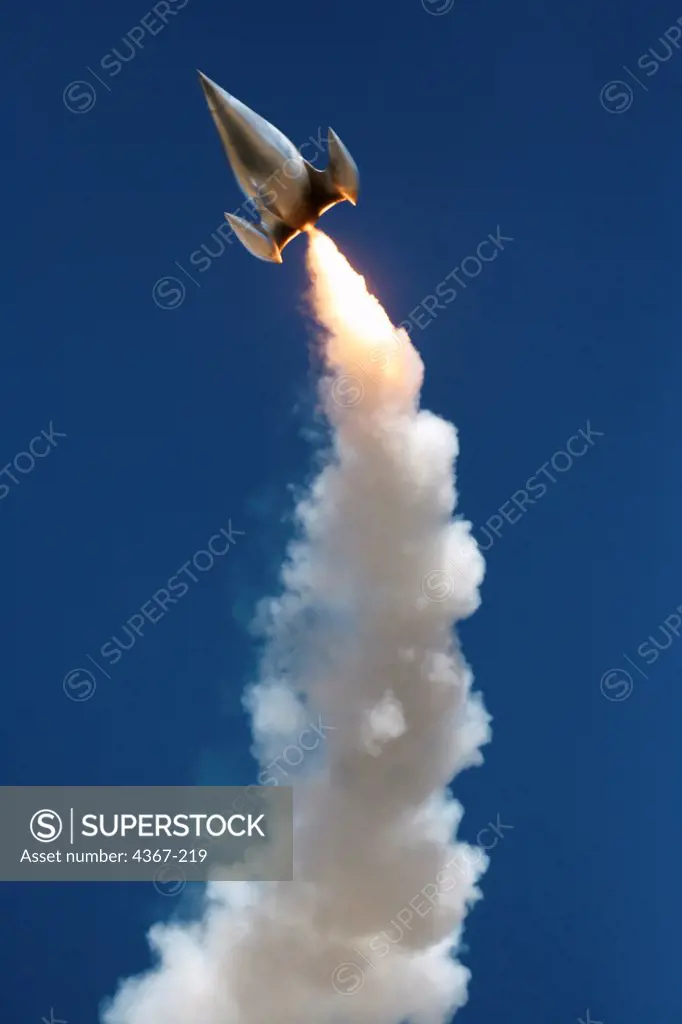 Brad Vatsaas' streamlined retro-shaped rocket flies at a launch event sponsored by the Southern Arizona Rocketry Association (SARA).