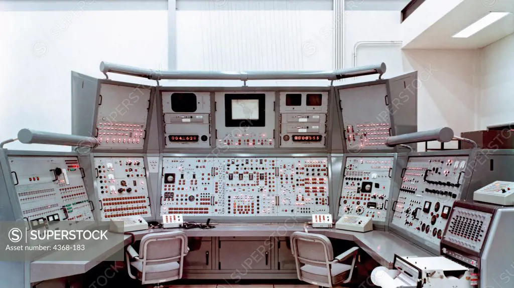 An instructional console containing repeater instruments of all Gemini crew stations.