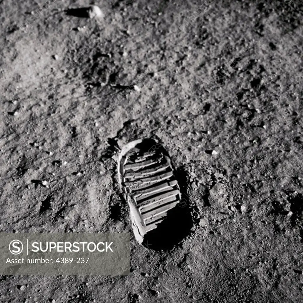Apollo 11 - Footprint on an Alien World