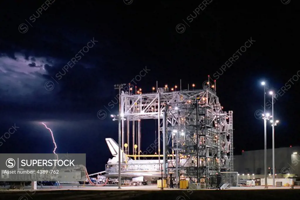 Space Shuttle Discovery in Mate-Demate Device