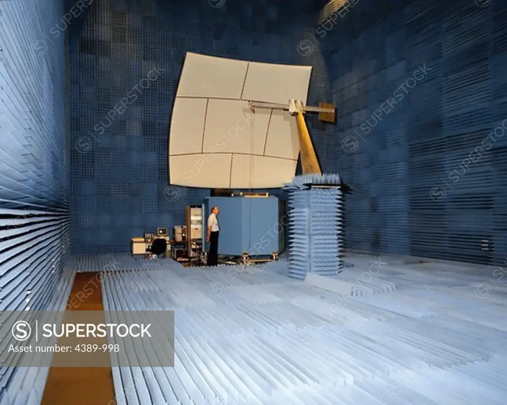 Dual Reflector System in Anechoic Chamber