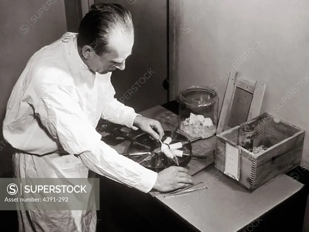 Around 1944, H. Meyer set up mice for radiation exposure investigations by A. Nettleship and P. Henshaw. The carcinogenesis of urethane was discovered in the course of these experiements.