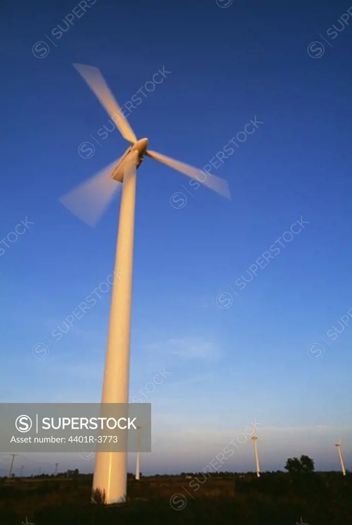Wind energy turbine, wind mill, wind farm