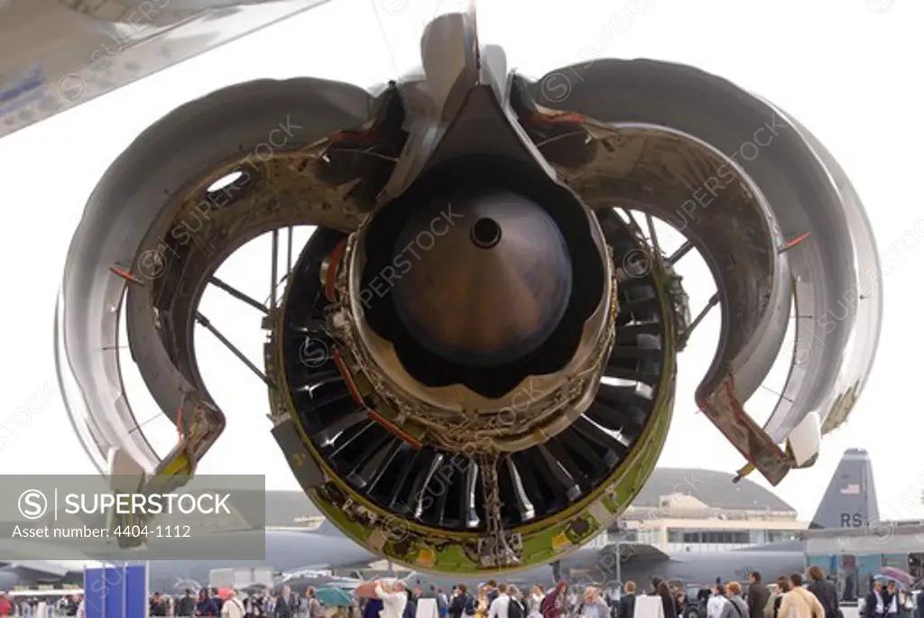 Boeing 747-8 engine with open cowling