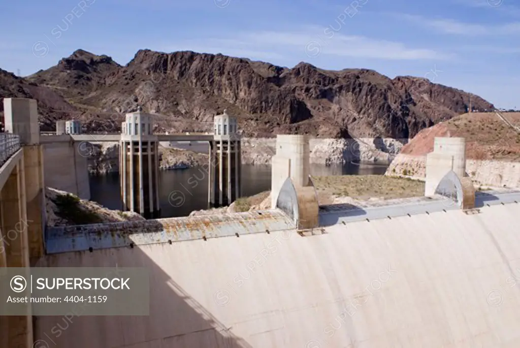 USA, Arizona/Nevada, Hoover Dam spillway and intake towers in Lake Mead