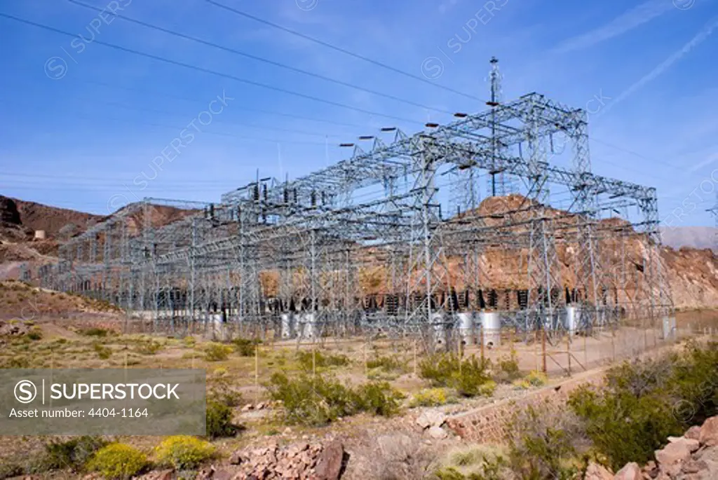 USA, Arizona/Nevada, Electricity substation above Hoover Dam