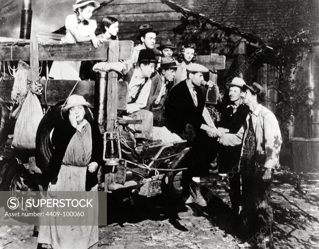 HENRY FONDA, JOHN CARRADINE, JANE DARWELL and DORRIS BOWDON in THE GRAPES OF WRATH (1940), directed by JOHN FORD.