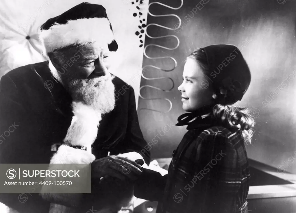 NATALIE WOOD and EDMUND GWENN in MIRACLE ON 34TH STREET (1947), directed by GEORGE SEATON.