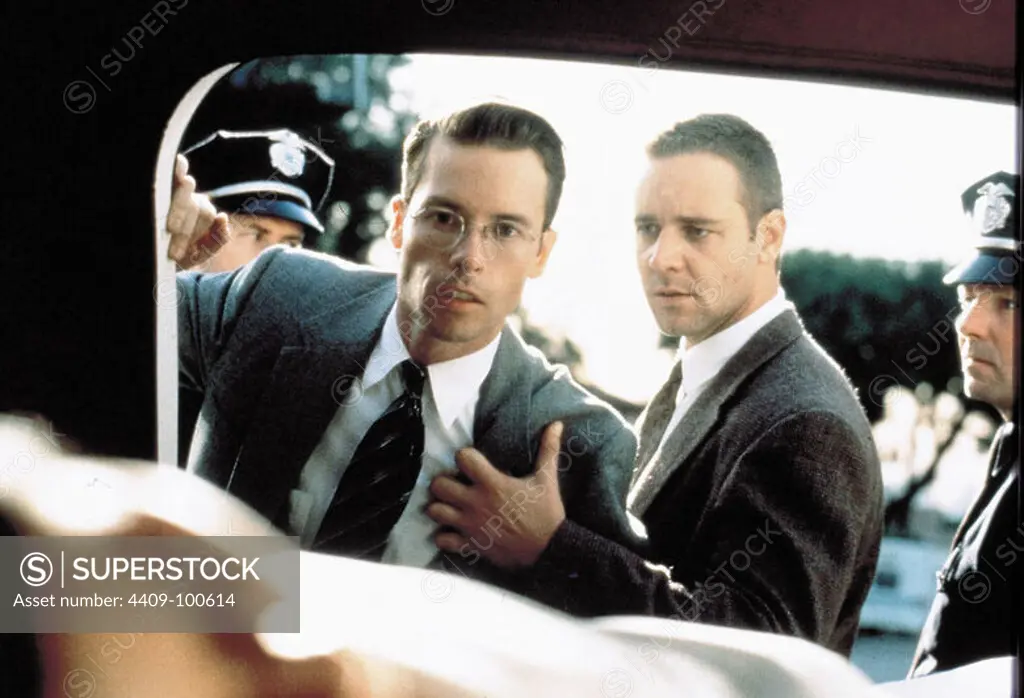 GUY PEARCE and RUSSELL CROWE in L. A. CONFIDENTIAL (1997), directed by CURTIS HANSON.