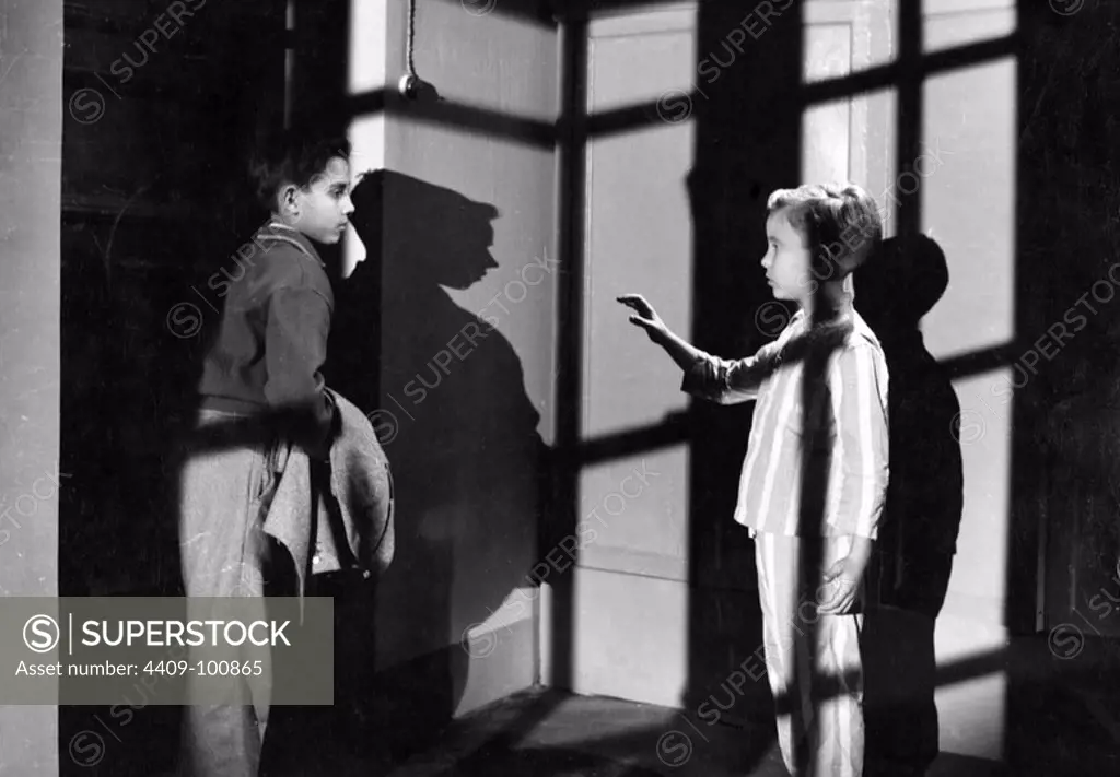 NO ESTAMOS SOLOS (1956), directed by MIGUEL IGLESIAS.