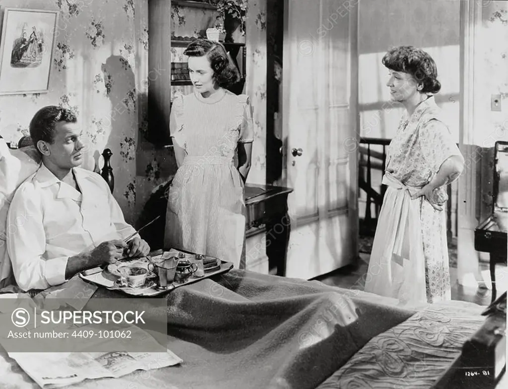 TERESA WRIGHT, JOSEPH COTTEN and PATRICIA COLLINGE in SHADOW OF A DOUBT (1943), directed by ALFRED HITCHCOCK.