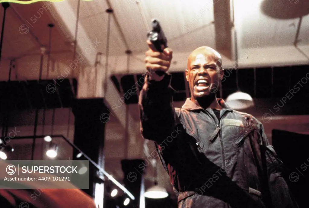 KEENEN IVORY WAYANS in MOST WANTED (1997), directed by DAVID GLENN HOGAN.