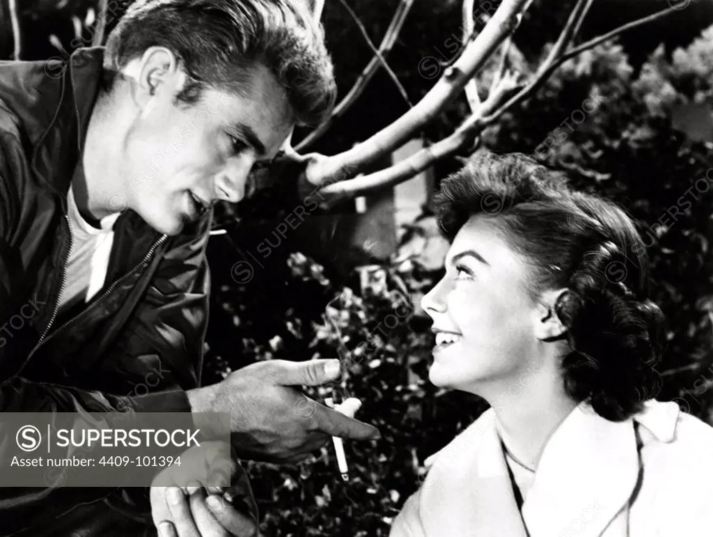 NATALIE WOOD and JAMES DEAN in REBEL WITHOUT A CAUSE (1955), directed by NICHOLAS RAY.