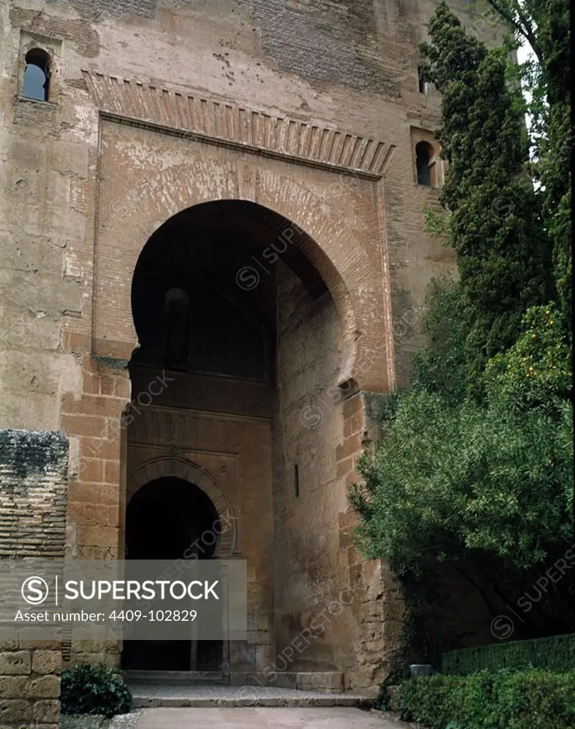 PUERTA DE LA EXPLANADA O DE LA JUSTICIA -1348- DE ENTRADA AL RECINTO. Location: ALHAMBRA-PUERTA DE LA JUSTICIA. SPAIN.