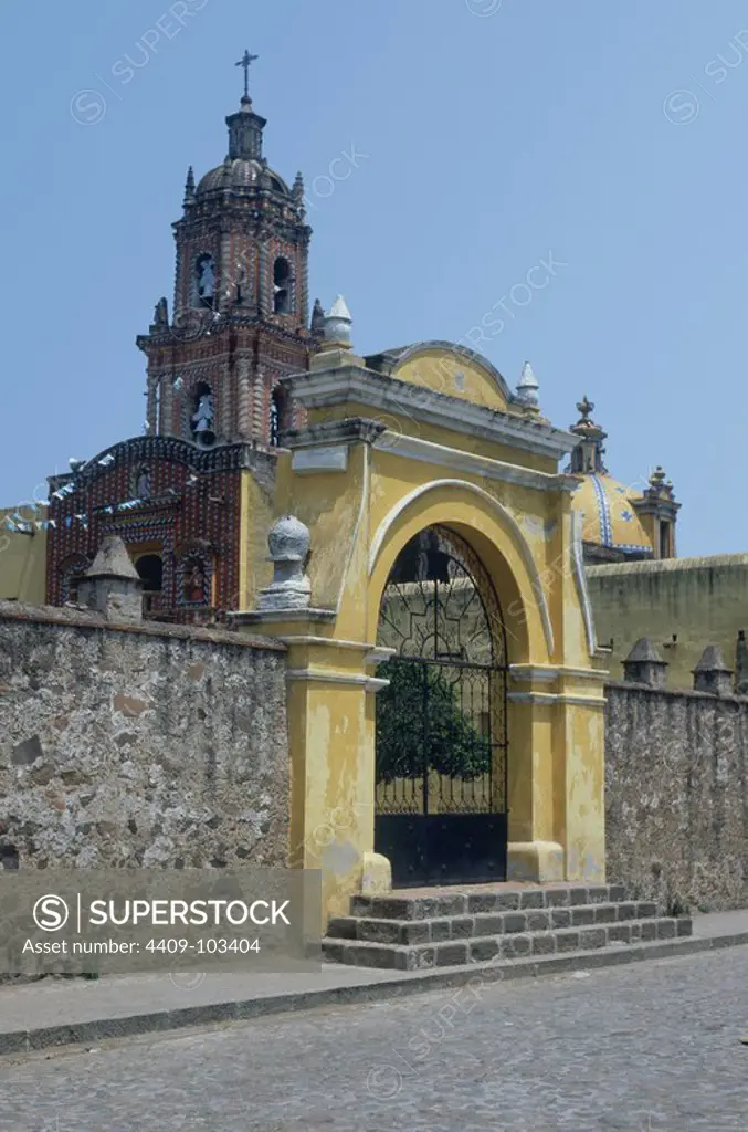 EXTERIOR DE LA IGLESIA DE SANTA MARIA. Location: TONANTZINTLA. Puebla.