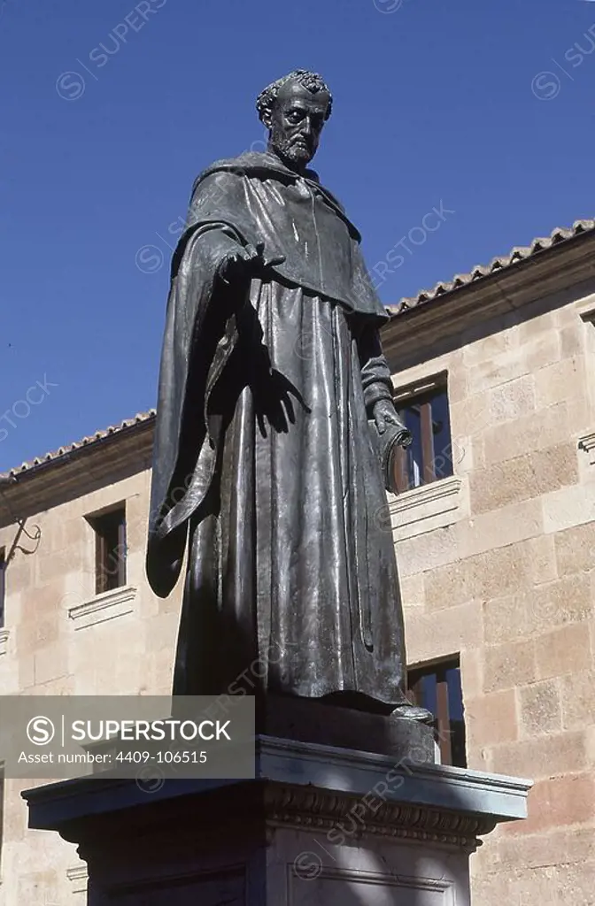 ESTATUA DE FRAY LUIS DE LEON EN EL PATIO DE LAS ESCUELAS MAYORES REALIZADA EN 1869. Author: NICASIO SEVILLA Y SANCHEZ (-1872). Location: UNIVERSIDAD. SALAMANCA. SPAIN.