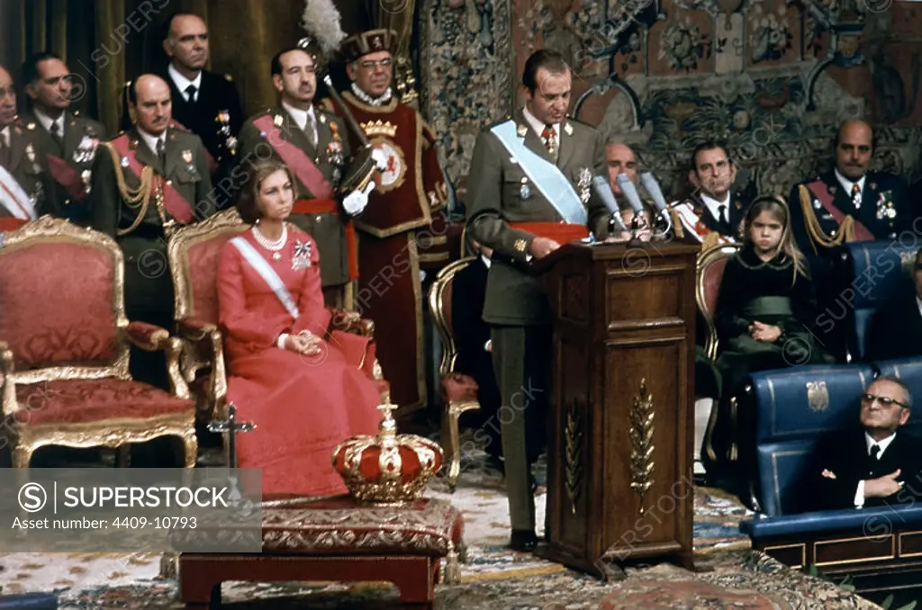 Juan Carlos taking oath. November 22, 1975. Madrid, Congress of Deputies. Location: CONGRESO DE LOS DIPUTADOS-INTERIOR. MADRID.