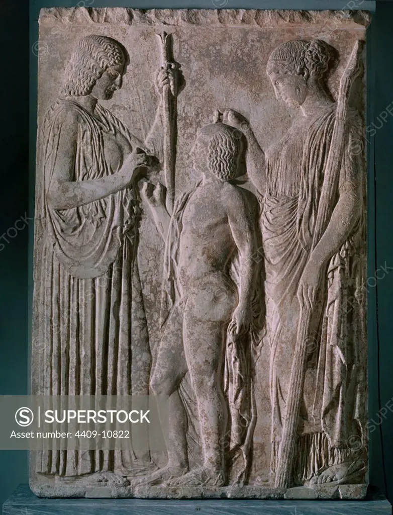 Greek art. Votive relief: the Eleusinian Mysteries. Demeter, Persephone and Triptolemus.. Athens, museum of archaeology. Location: MUSEO ARQUEOLOGICO-ESCULTURA. ATHENS. DEMETER. PERSEPHONE. TRIPTOLEMOS. DIOSA DE LA AGRICULTURA.
