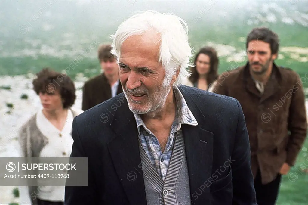 ICIAR BOLLAIN, GABINO DIEGO, FEDERICO LUPPI, ANA PADRAO and DIOGO INFANTE in THE STONE RAFT (2002) -Original title: LA BALSA DE PIEDRA-, directed by GEORGE SLUIZER.