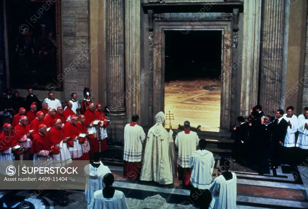 Jean Paul II face à la sainte porte du Vatican.. Basilique de Saint-Pierre.. Vatican. Location: BASILICA DE SAN PEDRO-INTERIOR. VATICANO. Pope John Paul II.