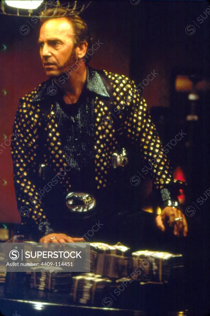 KEVIN COSTNER in 3000 MILES TO GRACELAND (2001), directed by DEMIAN LICHTENSTEIN. Copyright: Editorial use only. No merchandising or book covers. This is a publicly distributed handout. Access rights only, no license of copyright provided. Only to be reproduced in conjunction with promotion of this film.