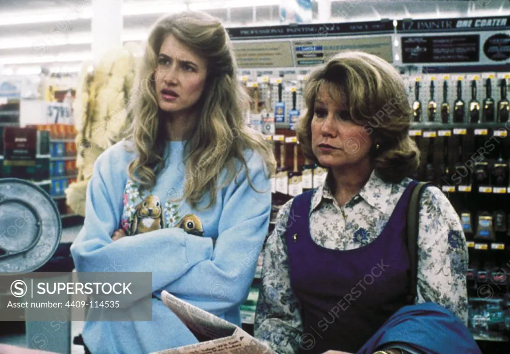 LAURA DERN and MARY KAY PLACE in CITIZEN RUTH (1996), directed by ALEXANDER PAYNE.